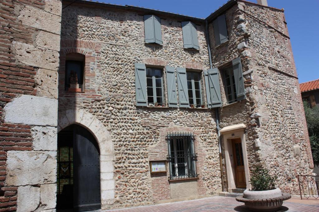 Hotel" La Tour De L'Horloge " Rivesaltes Exterior photo