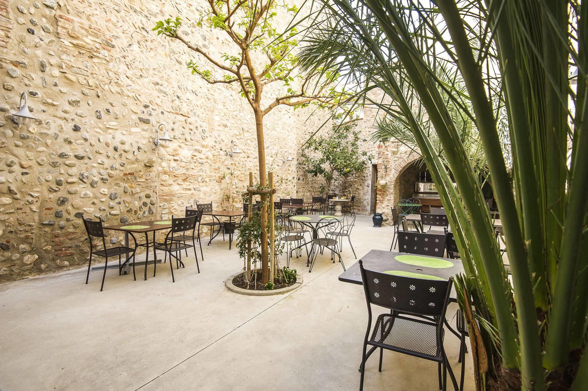 Hotel" La Tour De L'Horloge " Rivesaltes Exterior photo